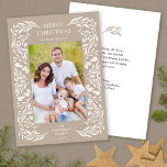 Cartes Pour Fêtes Annuelles Joyeux Noël Blanc vert Message Photo<br><div class="desc">Cette carte de voeux de Noël clair brun présente une élégante bordure de verdure d'hiver blanche qui encadre la photo verticale. Le verso offre du texte personnalisé pour votre message personnel.</div>