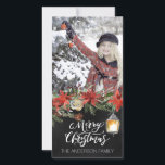 Cartes Pour Fêtes Annuelles Joyeux Noël Chalkboard Floral Fête Photo<br><div class="desc">Cette carte est conçue avec des lignes simples et propres, et accentuée avec des couleurs de vacances de vin et vert de la forêt. Customisez avec votre propre photo et personnalisez le texte avec votre propre nom de famille ! Fabrique une carte de vacances pour tous ceux qui aiment l'apparence...</div>