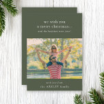 Cartes Pour Fêtes Annuelles Joyeux Noël | Élégante photo de famille vert foncé<br><div class="desc">Une élégante carte de voeux de vacances avec une typographie classique "nous vous souhaitons un joyeux noël... et la plus belle année !" en blanc. Le design a une couleur vert foncé de la forêt. La photo, l'accueil et le nom peuvent être facilement customisés pour un design aussi unique que...</div>