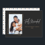 Cartes Pour Fêtes Annuelles Joyeux Noël Feliz Navidad Simple Photo Noir<br><div class="desc">Ce simple carte photo de vacances 7"x5" accentue votre photo préférée avec un cadre moderne asymétrique mini design. Regardez le dos de la carte avec un motif abstrait moderne qui se coordonne bien avec l'avant.</div>