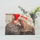 Cartes Pour Fêtes Annuelles Joyeux Noël Moderne Design Script Couple Photo (Debout devant)