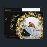Cartes Pour Fêtes Annuelles Joyeux Noël or et noir<br><div class="desc">Cercles d'or, étoiles et points courrent sur un arrière - plan noir entourant votre photo préférée avec vos noms et voeux de Noël joyeux en lettres chic et votre salutation personnelle au dos de ces cartes postales. *UTILISEZ UNE PHOTO HORIZONTALE pour obtenir des résultats optimaux ou recadrez votre photo à...</div>