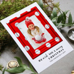 Cartes Pour Fêtes Annuelles Joyeux Noël Photo Simple Red Holiday Frame<br><div class="desc">Joyeux Noël Photo Simple Red Holiday Frame Les Cartes de Noël présentent votre photo préférée dans un cadre rouge avec des pois blancs sur un arrière - plan blanc. Le texte dit : "Nous vous souhaitons un joyeux Noël" en noir moderne. Personnalisé avec votre nom et votre année en éditant...</div>