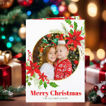 Cartes Pour Fêtes Annuelles Joyeux Noël Poinsettia Lettre famille Photo<br><div class="desc">Une belle floraison de poinsettia rouge à feuilles saintes entoure votre photo de famille festive au-dessus de Joyeux Noël. Des enfants lumineux et gais photographient des cartes de fin de année avec de jolies fleurs et des feuilles créant la bordure supérieure et inférieure à l'intérieur entourant votre lettre annuelle. Ajoutez...</div>