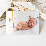 Cartes Pour Fêtes Annuelles JOYFUL FAMILLE PHOTO coloré typographie moderne<br><div class="desc">par kat massard >>> WWW.SIMPLYSWEETPAPERIE.COM <<< Un design de carte élégant avec la citation "JOYFUL" avec un style de script élégant combiné à la typographie serif, et couleur simple sur le côté arrière, vous donnant l'occasion d'écrire à la main un message personnel. Avec une photo en forme de carré à...</div>