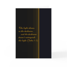 La lumière brille dans l'obscurité