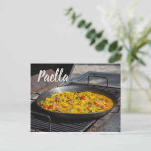 Cartes Pour Fêtes Annuelles La paella est cuite sur un cadeau grill pour le ch