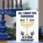 Cartes Pour Fêtes Annuelles L'Hanoukka politique juive anti-Trump drôle<br><div class="desc">Tout ce que je veux pour Hanoukka est une nouvelle carte de président pour un ami juif. Obtenons un nouveau POTUS pour Chanukah. Une carte de vacances politique amusante avec une menorah bleue et or.</div>