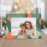 Cartes Pour Fêtes Annuelles Ligne biologique Art Abstrait - 1 Photo Jade Coral<br><div class="desc">Un art abstrait bio aux couleurs vert et corail. Le design moderne met en valeur votre photo préférée pour la saison de Noël. Le devant comprend également une police calligraphique pour le salut et un simple motif d'art abstrait à l'arrière. Si vous avez besoin de déplacer quelque chose, cliquez sur...</div>