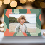 Cartes Pour Fêtes Annuelles Ligne organique Art abstrait - 1 Photo Jade Corail<br><div class="desc">Une œuvre d'art abstraite organique avec des couleurs vertes et corail. Le design moderne met en valeur votre photo préférée pour la saison de Noël. Le devant comprend également une police calligraphique pour le message et un motif d'art abstrait simple au dos. Si vous devez déplacer quelque chose, cliquez sur...</div>