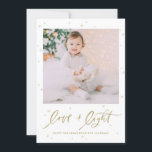 Cartes Pour Fêtes Annuelles Love and Light Lettering Photo Happy Hanoukka<br><div class="desc">Heureux Hanoukka ! Envoyez des voeux et des salutations de vacances à votre famille et à vos amis avec cette carte de vacances photo. Il présente la calligraphie de brosse citation "Amour & Lumière" avec des accents d'étoiles. Personnalisez en ajoutant des noms, des messages et des photos. Ce design est...</div>