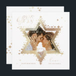 Cartes Pour Fêtes Annuelles Love Joy Light Elegant Gold Star de David Photo<br><div class="desc">Elégante Hanoukka star de David photo Hanoukka carte avec un design élégant de typographie "Love Joy Light" en faux or. Des étoiles dorées brillantes créent l'étoile de David avec un espace réservé photo placé dans l'étoile de David. L'envers est orné d'une élégante étoile scintillante étoilée de design David. Oeuvre de...</div>