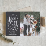 Cartes Pour Fêtes Annuelles Love Peace and Joy Chalkboard Christmas Photo<br><div class="desc">Amour, Paix et Joie. Envoyez vos voeux de vacances à votre famille et à vos amis avec cette carte de vacances personnalisable. Il dispose de lettrage rustique à la main et d'un arrière - plan de tableau de bord imitation. Cette carte photo de Noël en tableau noir est disponible dans...</div>
