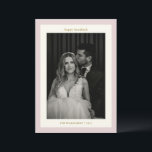 Cartes Pour Fêtes Annuelles Mariage rose minimaliste deux photos Hanoukka<br><div class="desc">Célébrez Hanoukka avec cette élégante carte de vacances minimaliste rose, conçue pour présenter deux de vos mariages préférés ou des photos de couple. La disposition épurée et moderne ainsi que les tons roses doux apportent une touche sophistiquée, idéale pour les jeunes mariés ou les couples qui souhaitent partager leur amour...</div>