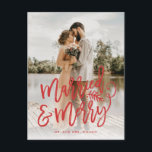 Cartes Pour Fêtes Annuelles Marié et Joyeux marié(e) photo de Noël rouge<br><div class="desc">Faites une déclaration étonnante cette saison des Fêtes avec cette carte de vacances 1 photo élégante pleine sang avec "marié et joyeux" dans un script rouge chic. Parfait pour le couple nouvellement marié à utiliser comme faire-part mariage ou carte de remerciements autour des vacances. Ajoutez votre propre sentiment à l'arrière....</div>