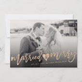 Cartes Pour Fêtes Annuelles Marié & Joyeux Brush Script Photo Mariage moderne (Devant)