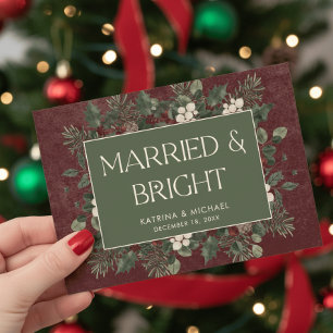 Cartes Pour Fêtes Annuelles Mariés & Brillants Baies d'hiver et pin bordeaux