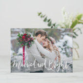 Cartes Pour Fêtes Annuelles Married and Bright Hand Lettered Script Wedding (Debout devant)