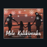 Cartes Pour Fêtes Annuelles Mele Kalikimaka Hawaiian Beach Photo Noël<br><div class="desc">Envoyez votre joie de fêtes avec cette carte postale de Noël mignonne avec le message d'accueil hawaïen écrit à la main "Mele Kalikimaka" et des flocons de neige dessinés à la craie sur votre photo de vacances horizontales préférée en famille. Le côté arrière a votre message personnel et votre adresse...</div>