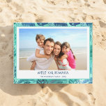 CARTES POUR FÊTES ANNUELLES MELE KALIKIMAKA HAWAIIAN TROPICAL BEACH PHOTO<br><div class="desc">Faux Foil MÂLE KALIKIMAKA - Joyeux Noël Hawaiian Tropical Palm Leaf Family Photo Christmas Holiday Card. L'image et le nom de famille peuvent être remplacés sur cette simple plage ou des vacances côtières Carte photo de famille de Noël.</div>