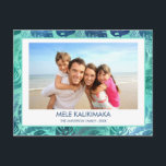 CARTES POUR FÊTES ANNUELLES MELE KALIKIMAKA HAWAIIAN TROPICAL BEACH PHOTO<br><div class="desc">Faux Foil MÂLE KALIKIMAKA - Joyeux Noël Hawaiian Tropical Palm Leaf Family Photo Christmas Holiday Card. L'image et le nom de famille peuvent être remplacés sur cette simple plage ou des vacances côtières Carte photo de famille de Noël.</div>