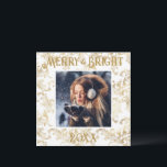 Cartes Pour Fêtes Annuelles Merry & Bright Photo Or Élégant Vintage Or<br><div class="desc">Taper l'élégante typographie Merry & Bright vintage. Un beau design brocart en détresse avec votre photo préférée au centre. Personnalisez avec votre message et votre nom au verso. La carte de vœux de vacances parfaite.</div>