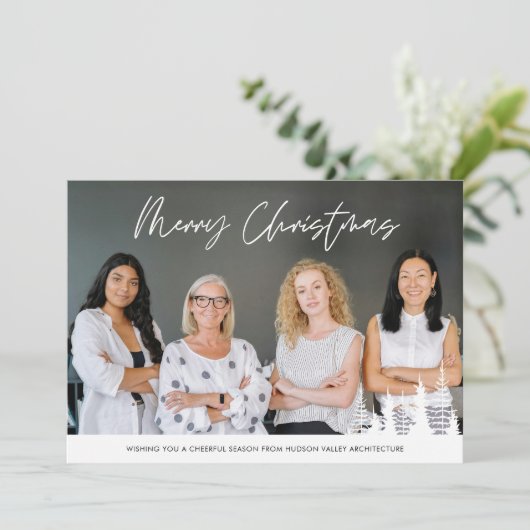 Cartes Pour Fêtes Annuelles Merry Christmas Business Team Photo Pine Trees (Debout devant)