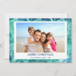 CARTES POUR FÊTES ANNUELLES MERRY CHRISTMAS HAWAIIAN TROPICAL BEACH PHOTO<br><div class="desc">Blue and Green Turquoise incandescent Faux Foil Joyeux Noël Hawaiian Tropical Palm Leaf Family Photo Christmas Holiday Card. L'image et le nom de famille peuvent être remplacés sur cette simple plage ou des vacances côtières Carte photo de famille de Noël.</div>