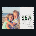 Cartes Pour Fêtes Annuelles Modern Beach Sea Greys Green Christmas Photo<br><div class="desc">Une carte de vacances moderne avec un message simple et minimal qui dit "salutations de mer" avec des palmiers combinés à la typographie manuscrite. Personnalisez avec vos noms et votre photo préférée. Photo Vitolda Klein sur Unsplash</div>