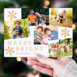 Cartes Pour Fêtes Annuelles Moderne 5 photo collage flocons de neige or Noël<br><div class="desc">Simple design tendance 5 photos personnalisées,  typographie chic,  et flakes en cuivre or Merry & Bright blanche carte de vacances modèle. Facile à personnaliser avec vos photos et votre nom de famille.</div>