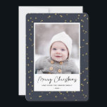 Cartes Pour Fêtes Annuelles Moderne Blue Gold Star Bokeh Overlay Minimaliste<br><div class="desc">Envoyez des salutations de vacances personnalisables et personnalisées à vos amis, vos collègues et votre famille en cartes photos simples, minimalistes, élégants, amusants, festifs et modernes ! Un beau cadre de variété d'étoiles d'hiver dorées sur le ciel bleu marine arrière - plan entoure votre photo sur papier rond. Le message...</div>
