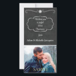 Cartes Pour Fêtes Annuelles Noël de Chalkboard<br><div class="desc">Il s'agit d'un carte photo de vacances simple, mais branché, avec du texte vintage argenté brillant contre un arrière - plan gris tableau noir. Il y a beaucoup de place pour votre texte customisé, également en gris argenté. Si vous devez modifier la police, la taille, l'emplacement ou la couleur du...</div>