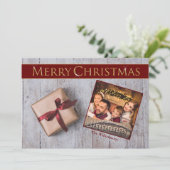 Cartes Pour Fêtes Annuelles Noël d'or présent sur le pont de neige photo (Debout devant)