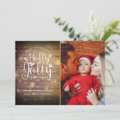 Cartes Pour Fêtes Annuelles Noël Holly Jolly Script Rustique Photo Bois (Debout devant)