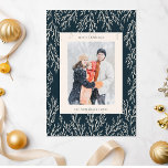 Cartes Pour Fêtes Annuelles Noël Vintage Marine Vert deux photo verticale<br><div class="desc">Envoyez des voeux de vacances chaleureux avec une touche de charme intemporel avec cette carte de vacances Vintage de Noël de la Marine. Doté d'un arrière - plan marin profond orné d'élégants accents de verdure et d'espace pour deux photos verticales, cette carte combine magnifiquement des éléments de vacances classiques avec...</div>