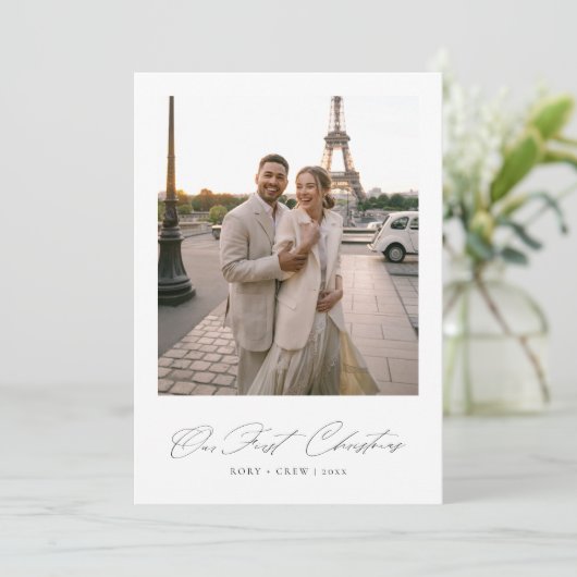 Cartes Pour Fêtes Annuelles Notre première photo de Noël Elegant Script (Debout devant)