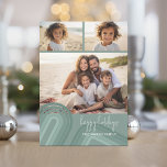 Cartes Pour Fêtes Annuelles Nuances minimes modernes de bleu pastel<br><div class="desc">Avant - Un collage simple de 3 photos avec une brassée de ligne courbe rétro dans les tons bleu acier pastel. L'accueil est dans une mince police d'écriture avec beaucoup de mouvement. Ajoutez votre signature familiale sur les rayures pastel pour un design de carte de vacances non traditionnel. Retour -...</div>