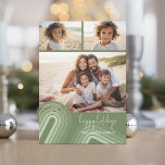 Cartes Pour Fêtes Annuelles Nuances minimes modernes de rayures de genièvre -<br><div class="desc">Front - Un collage simple de 3 photos avec une brassée d'art de ligne incurvée rétro dans les tons vert genévrier. L'accueil est dans une mince police d'écriture avec beaucoup de mouvement. Ajoutez votre signature familiale sur les rayures pastel pour un design de carte de vacances non traditionnel. Arrière -...</div>