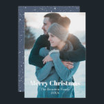 Cartes Pour Fêtes Annuelles Oh Joy Photo Blue Snowy Christmas Holiday Card<br><div class="desc">Oh Joy Photo Blue Snowy Christmas Holiday Card Partagez votre joie avec cette carte photo de Noël avec de la calligraphie dessinée à la main.</div>