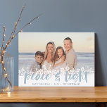 Cartes Pour Fêtes Annuelles Paix neigeuse | Hanoukka Photo<br><div class="desc">Les cartes photos d'Hanoukka modernes présentent votre image préférée avec une bordure blanche en flocon de neige le long du fond. "Paix et lumière" apparaît dans la typographie de pinceau bleu clair à la main,  avec vos noms et l'année en dessous.</div>
