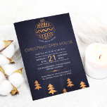 Cartes Pour Fêtes Annuelles Partie métallique de Chambre ouverte de Noël d'or<br><div class="desc">L'invitation d'entreprise inspirée rustique moderne de fête de vacances d'hiver d'affaires comportant une décoration tirée par la main d'arbre de Noël d'en cuivre métallique brillant d'or, une frontière de pin, et un manuscrit gris-clair au-dessus d'un tableau bleu de minuit foncé aiment l'arrière - plan. Un motif de fantaisie d'arbres sur...</div>