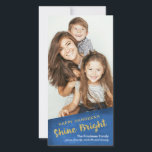 Cartes Pour Fêtes Annuelles Parties scintillant d'or brillant brillant heureux<br><div class="desc">Carte photo Hanoukka élégant et moderne qui dit "Happy Hanoukka Shine Bright" en parties scintillant fausse or sur un arrière - plan bleu texturé.</div>