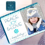 Cartes Pour Fêtes Annuelles Peace Jove Love Script Chic Modern Snowflake Photo<br><div class="desc">"Paix, joie et amour." Une illustration ludique, ludique, flocon de neige et une typographie moderne sur un arrière - plan blanc vous aident à inaugurer la saison des fêtes, avec la photo personnalisée de votre choix. Des points confettis en feuille turquoise faux encadrent la carte. Sentez la chaleur et la...</div>