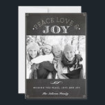 Cartes Pour Fêtes Annuelles Peace Love and Joy Faux Chalkboard Christmas Photo<br><div class="desc">Paix, amour et joie | Envoyez vos souhaits de vacances à vos amis et à votre famille avec cette carte de Noël personnalisable. Cette carte de Noël photo présente un faux arrière - plan de tableau noir. Personnalisez en ajoutant vos détails. Cette carte de Noël personnalisée est disponible en d'autres...</div>