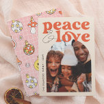 Cartes Pour Fêtes Annuelles Peace & Love Retro Super Arch Fun Christmas Photo<br><div class="desc">Un design Carte photo de Noël amusant et coloré! Cette carte photo de Noël "Peace & Love Retro Super Arch Fun" présente "Peace & Love" dans une police rétro, super. L'esperluette en écriture décontractée ajoute une sensation décontractée. En bas, à droite, le cadre en arc présente une photo personnalisée à...</div>