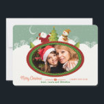 Cartes Pour Fêtes Annuelles père Noël et Snowman Photo Frame Flat Holiday Card<br><div class="desc">Une carte de vacances joyeuse avec une fenêtre de photo ovale encadrée par Père Noël et Snowman sur une scène hivernale. (Photo de Noël créée par kues1 - www.freepik.com). (Vector créé par vikayatskina - www.freepik.com). La carte est facile à customiser avec votre libellé, police, couleur de police, forme de papier...</div>