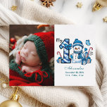Cartes Pour Fêtes Annuelles Photo Blue Snowman Premier Noël<br><div class="desc">Célébrez la première saison de vacances de votre petit avec ce design hivernal gai avec un numéro de plaid bleu, un bonhomme de neige adorable, des sucres de canne et des cadeaux épars. Customisez-le avec la photo et les détails de naissance de votre bébé pour créer un souvenir qui apporte...</div>