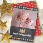 Cartes Pour Fêtes Annuelles Photo Chalkboard Pain d'épice Cookies Sucres Voeux<br><div class="desc">"Souhaits De Vacances Douces". Une photo personnalisée de votre choix, un biscuit à pain d'épice, des étoiles, des coeurs et des bonbons, et une typographie de script ludique, superposer un arrière - plan de tableau noir gris fusain et vous aider à inaugurer la saison des fêtes. Un motif de bonbons...</div>