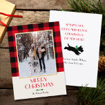 Cartes Pour Fêtes Annuelles Photo de famille Noël Custom Red Flat<br><div class="desc">Un modèle traditionnel de cartes de Noël, prêt à vous personnaliser avec votre propre texte et photo. Ce design festif comprend un motif Buffalo Plaid encadrant votre photo et une illustration écossaise de style vintage sur le dos. Il s'agit d'un modèle modifiable, de sorte que vous pouvez customiser tout le...</div>