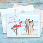 Cartes Pour Fêtes Annuelles Photo de Noël Cute Beach Flamant rose tropical ros<br><div class="desc">Ce design comprend une photo de Noël mignonette lumières carte photo, avec un plaisir fantaisiste festif rose bleu, une typographie de script de calligraphie stylisée, une plage tropicale vacances rose flamingo thème, avec une aquarelle unique bleu créatif mignon, deux photos verticales de paysage, une photo de famille simple modèle, un...</div>